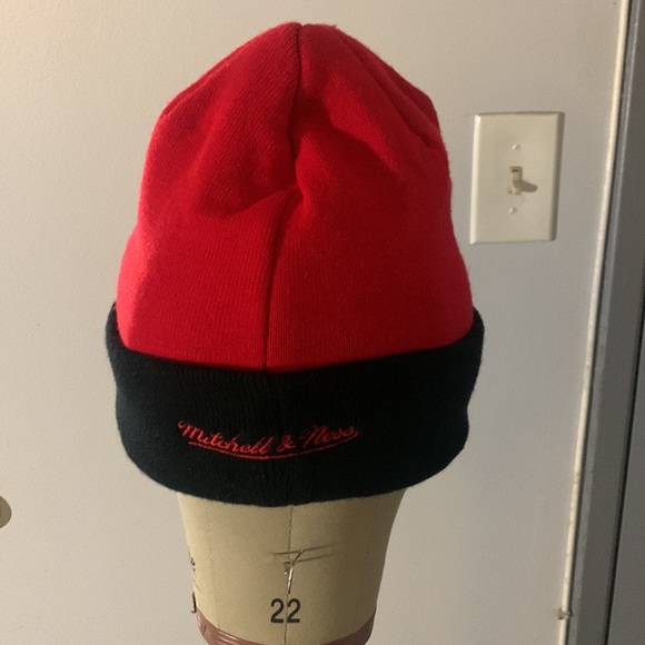 Chicago Bulls Mitchell & Ness Beanie - Picture 3 of 5